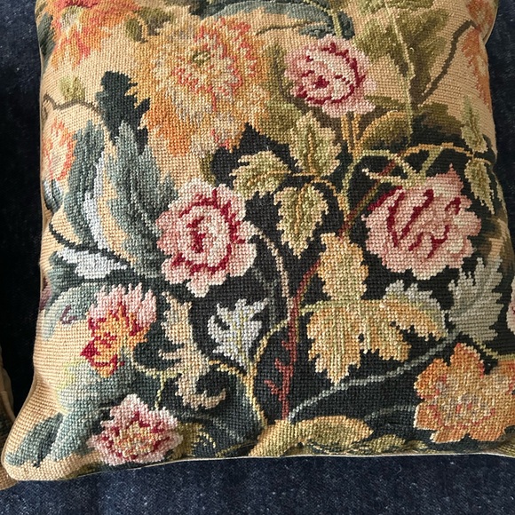 Pair of decorative pillows - Picture 3 of 4